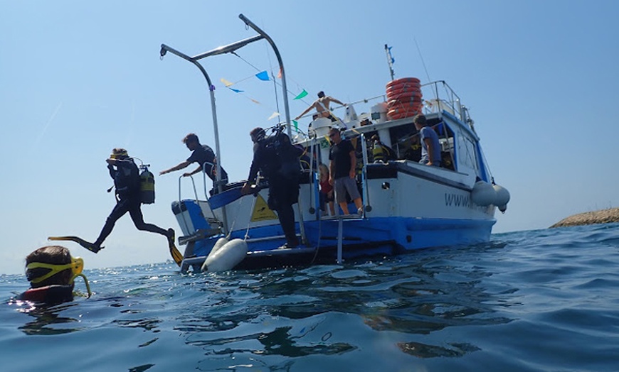 Image 4: Bautizo de buceo para 1, 2 o 4 personas con reportaje fotográfico