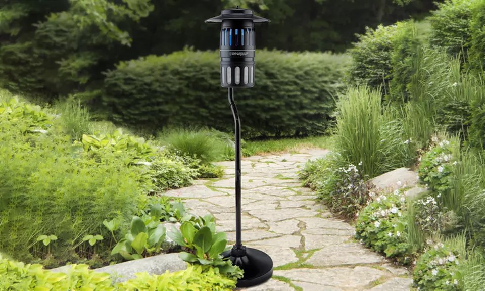 Dynatrap DT1260 1/2 Acre Outdoor Insect Trap with Pole Mount & UV Bulb - Primary Image