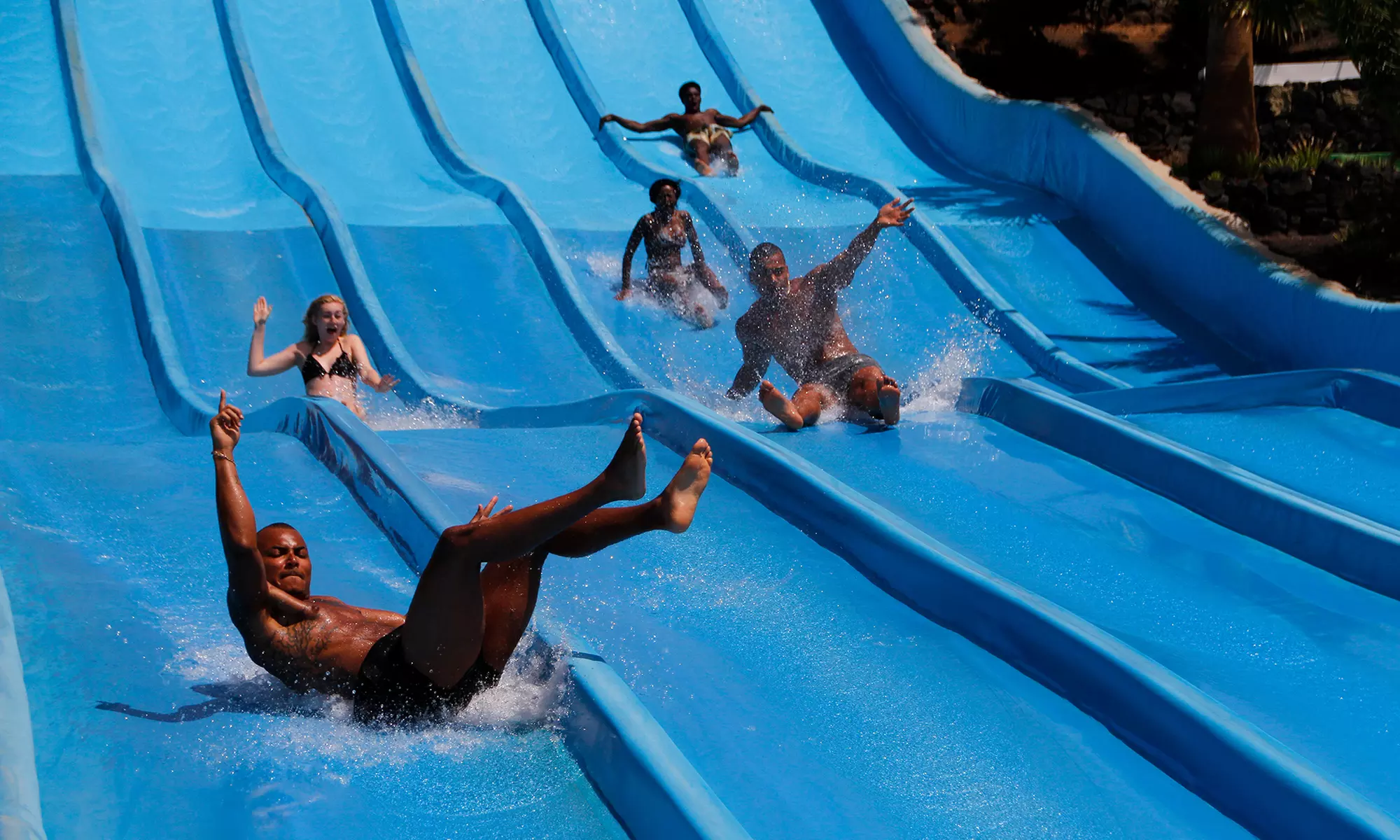 Diversión Acuática en Aquapark Costa Teguise Lanzarote