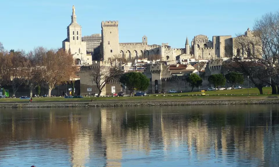 Proche Avignon : chambre double Supérieure avec visite au musée du vin et dégustation pour 2 personnes svp - Primary Image
