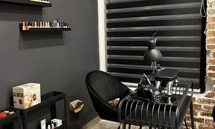 Laminado de cejas con diseño, depilación y tinte de cejas y pestañas