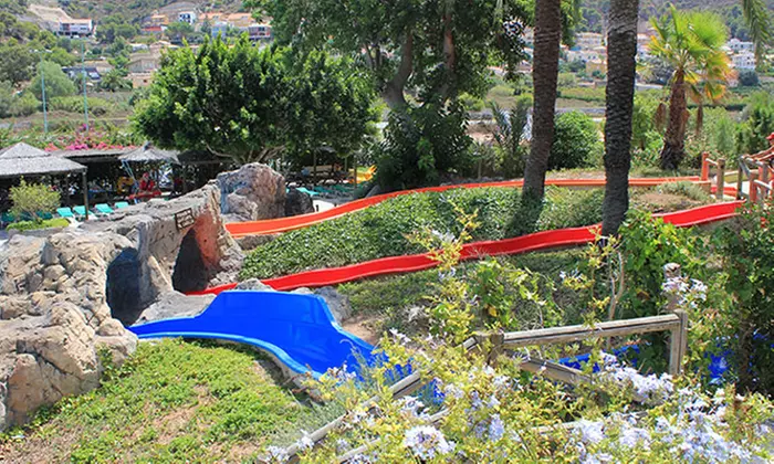 ¡Diversión a remojo! Entrada a Aquópolis Cullera para júnior o adulto