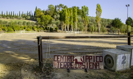 3 lezioni di equitazione o passeggiata a cavallo con aperitivo al centro ASD Terre di Siena (sconto fino a 50%)