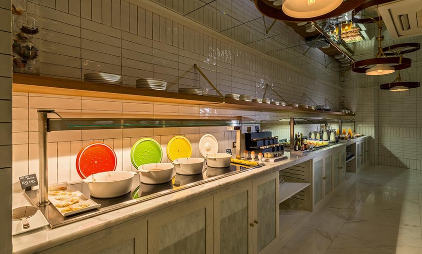 Image 7: Madrid: habitación doble o twin con desayuno para 2 personas