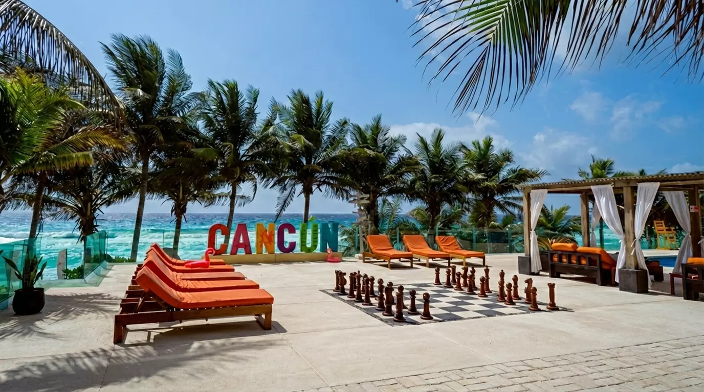 ✈ All-Incl. Paradise: 4 Nights at Flamingo Beach Resort Cancún