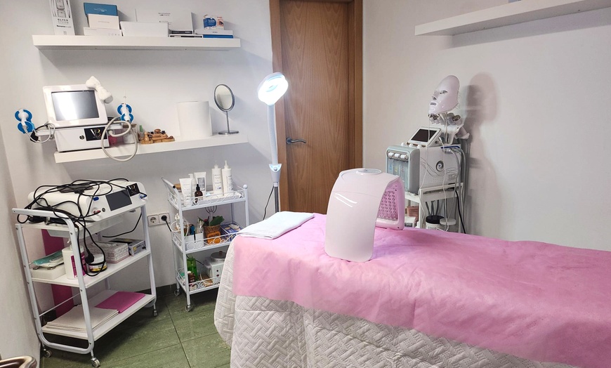 Image 1: 1, 2 o 4 sesiones de criolipólisis y presoterapia