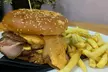 ¡Ven y disfruta! En Bar Solis: menús para 2 o 4 personas con hamburguesas, bebidas y postres - Second Medium