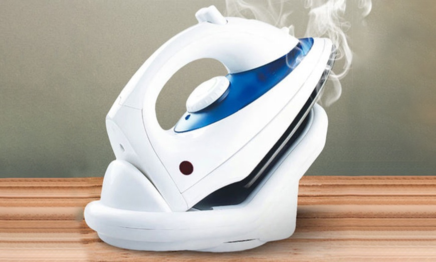 Image 1: Non-Stick Cordless Steam Iron