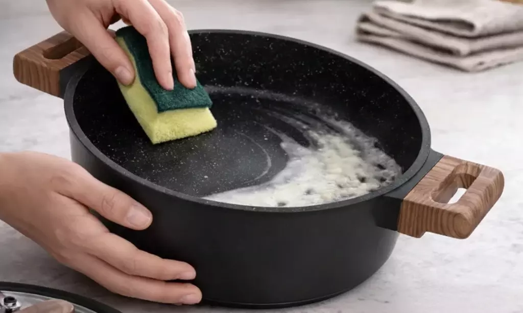 Set di pentole con coperchi in vetro