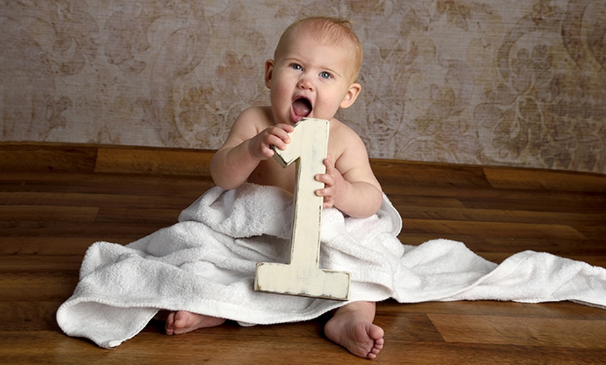 Image 2: First Birthday Cake Smash Photoshoot