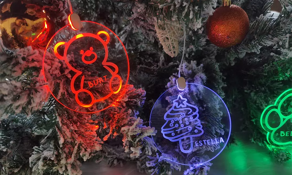 LED-Namenslichtkette mit 3 Ornamenten nach Wahl von Justyling