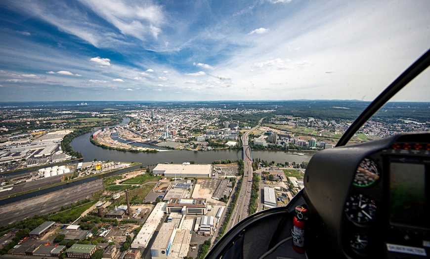 Image 3: Panorama-Flug mit Hubschrauber  
