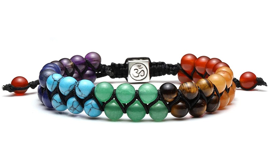 Image 6: Bracelet à pierres représentant les 7 chakras