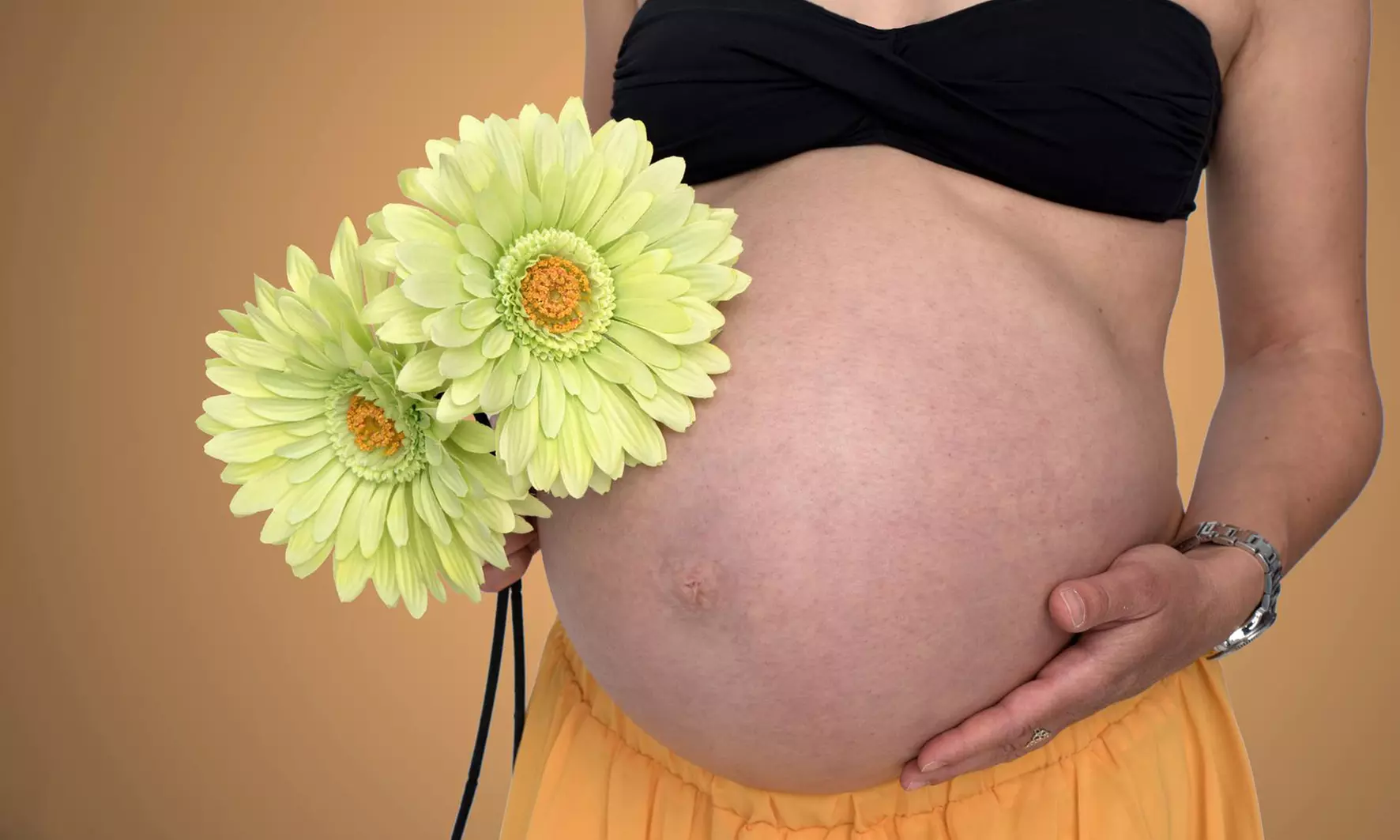 Sesión de fotos de premamá con 25-30 fotos y 3 fotos impresas