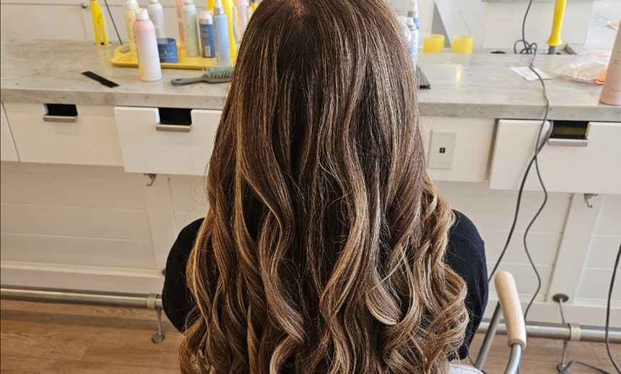 Image 4: Up to 55% Off  Beauty Package at Tinahair4u