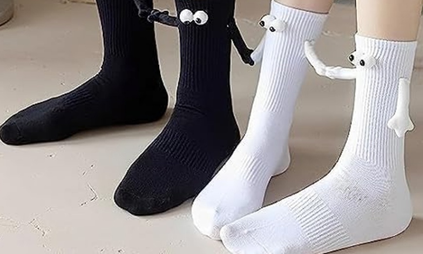 Image 3: 2 Pairs of Unisex Novelty Magnetic 3D Face Couple Socks