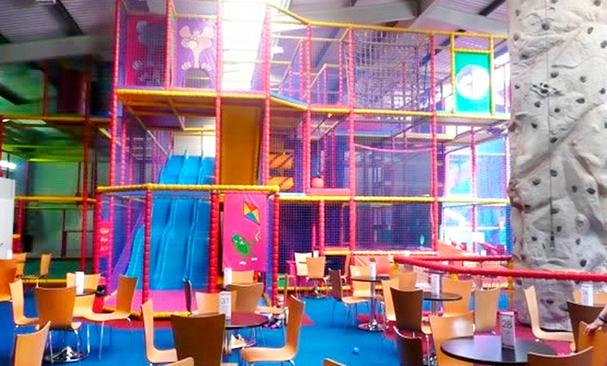 Image 2: Soft Play Entry with Drinks