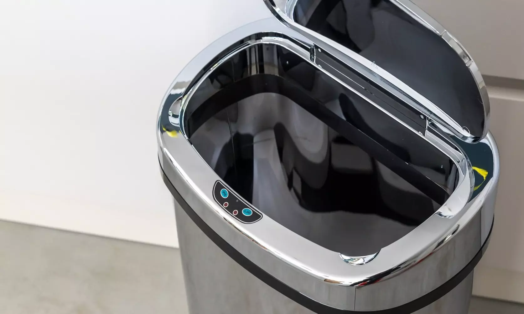 Poubelle automatique en acier inoxydable