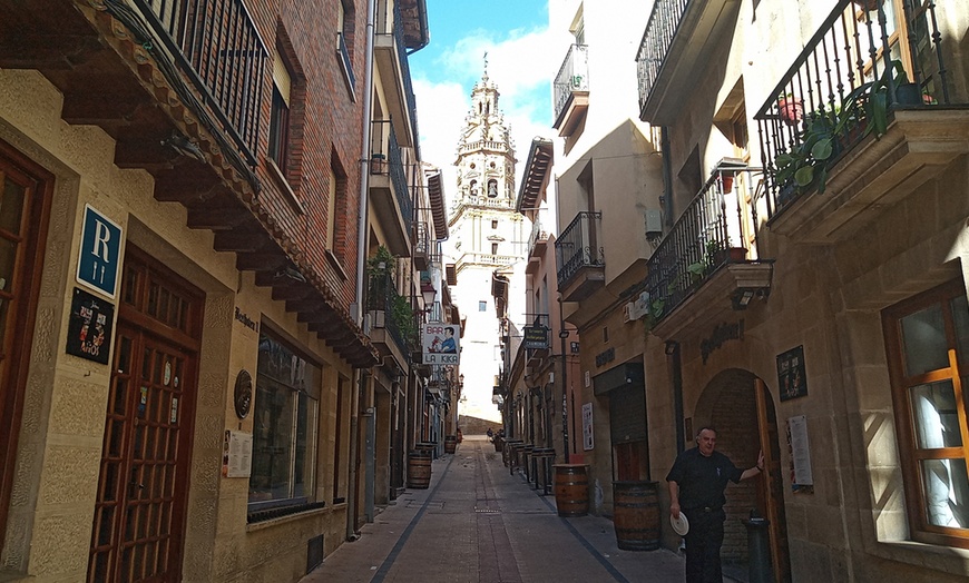 Image 4: Visita Haro La Rioja con cata de 2 vinos para 4 personas 