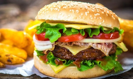 Menu hamburger con dolce e birra per 2 o 4 persone al Caposkiso' Lounge Bar (sconto fino a 70%)