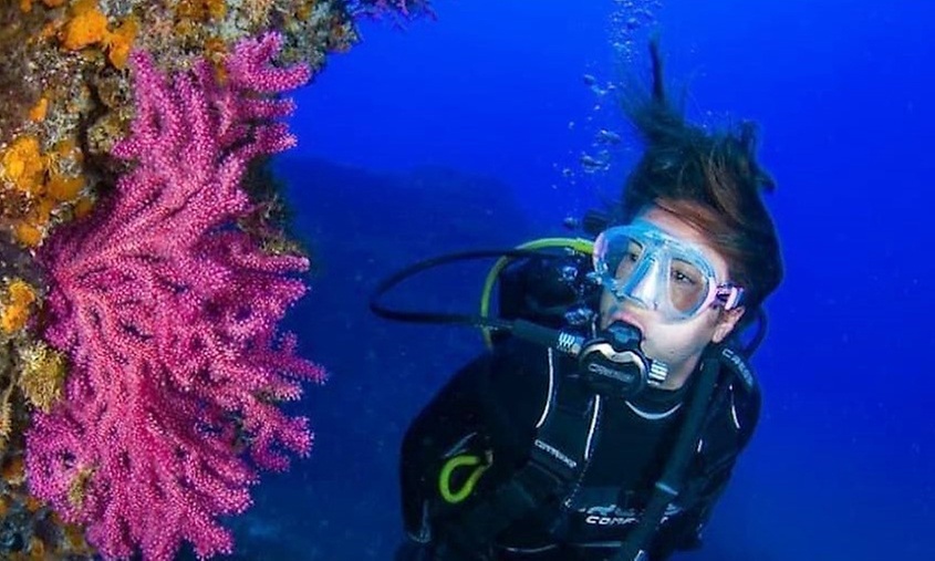 Emoción bajo el agua: bautismo de buceo, diploma y descuento en cursos