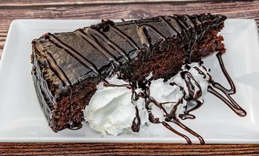 Image 7: Menú de hamburguesas con entrante, postre y bebida para 2 o 4 personas