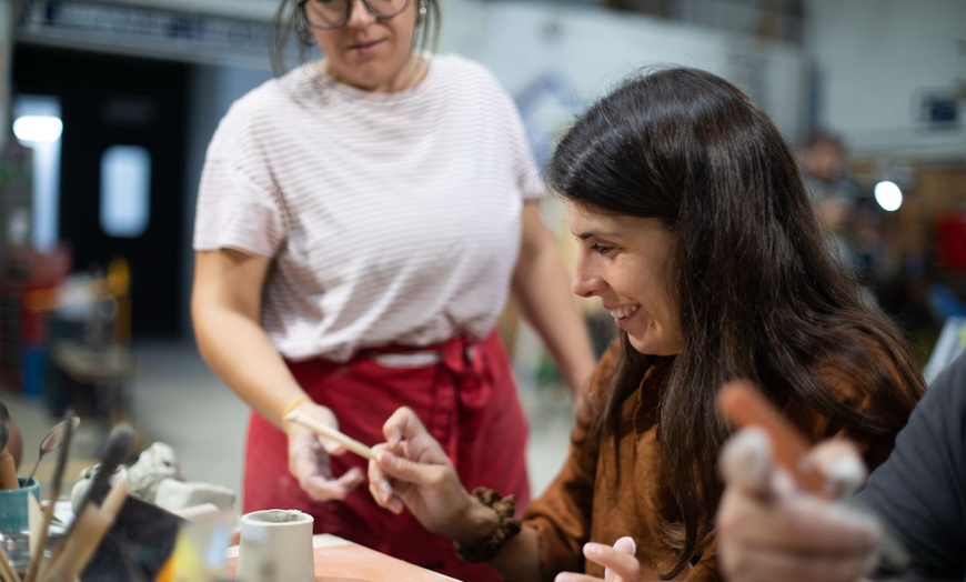 Image 16: Taller de cerámica para 1 o 2 personas con picoteo y vino ilimitado