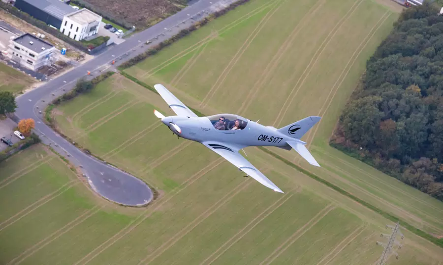 30 oder 60 Min. Kampfflugzeug-Erlebnis / Selber Fliegen für 1 Person