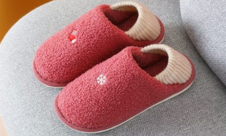 Image 9: Women's Plush Slippers