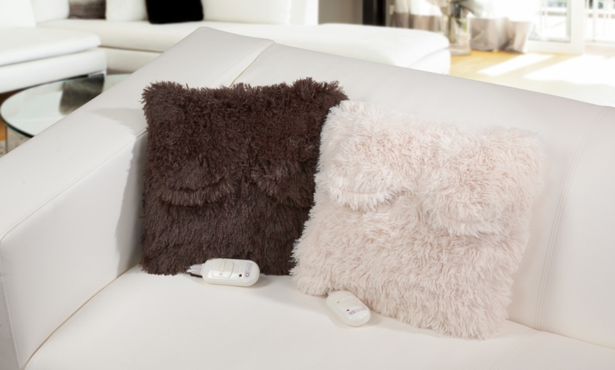 Image 9: Heated Cushion with Pockets