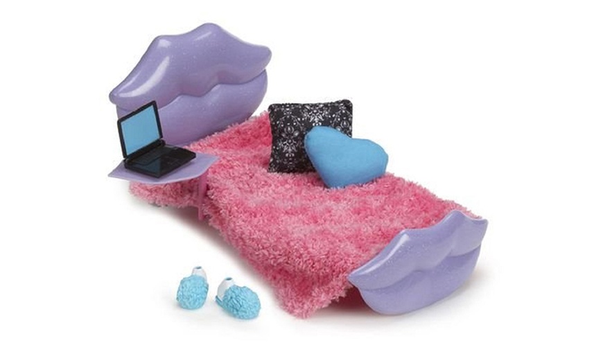 Image 2: Bratz Sleepover Bed Playset