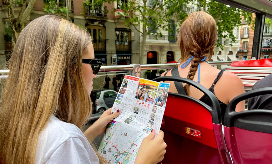 Image 6: Recorre Madrid a tu ritmo: tour en autobús y a pie incluido