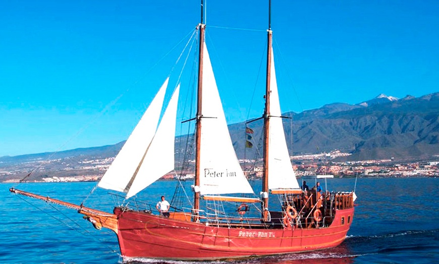 Image 4: Paseo en barco con comida