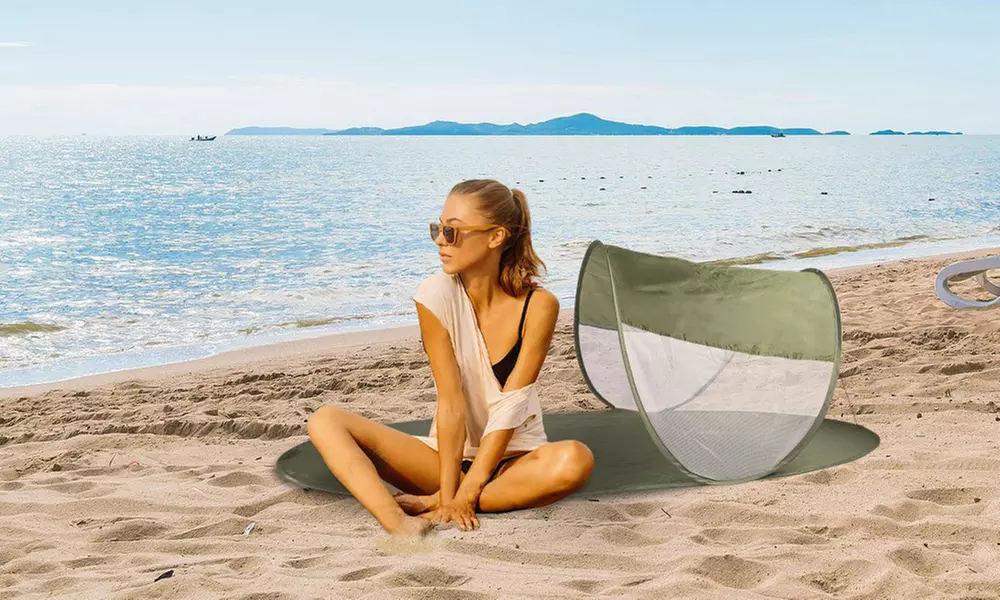 Tapis de plage avec parasol à structure escamotable