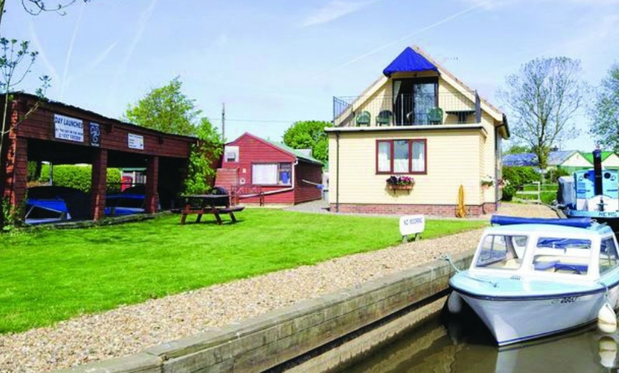 Image 2: Two-Hour Boat Hire for up to 8 people at Simpsons Boatyard