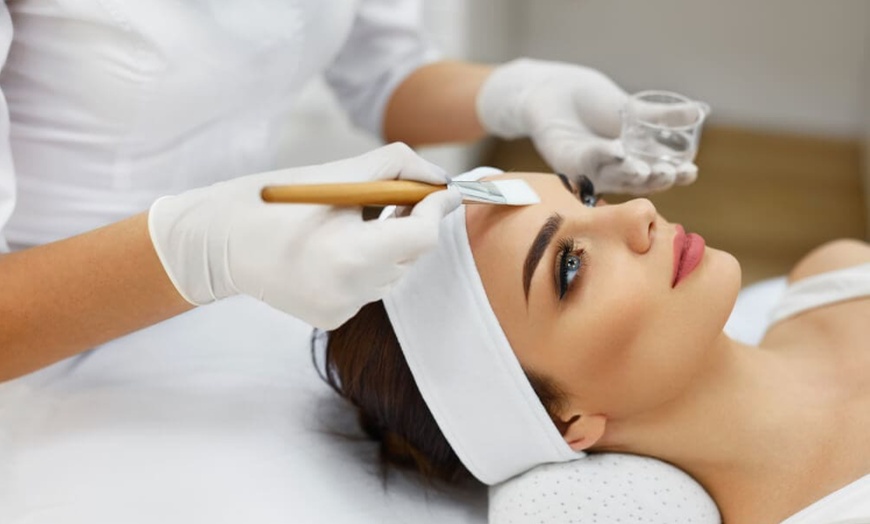 Image 1: Soin du visage au choix avec Le Salon Baron