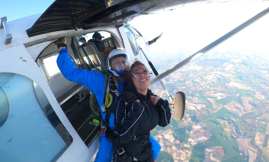 Image 4: Salto tándem en paracaídas para 1 