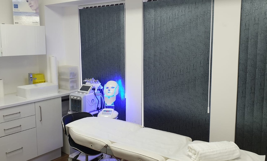 Image 2: HIFU Facial Treatment for Full Face and Neck for a Youthful Glow