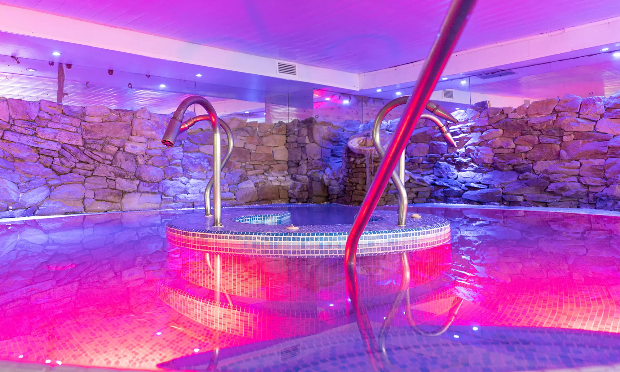 Circuito spa de aguas termales para 2 con opción a masaje a elegir