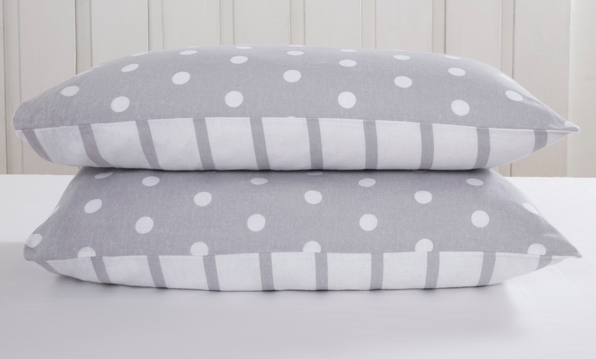 Image 3: Spots and Stripes Reversible Easy Care Duvet Set