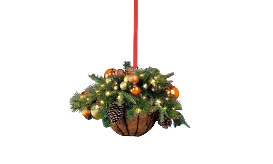 Image 6: Christmas-Themed Hanging Baskets Decor 