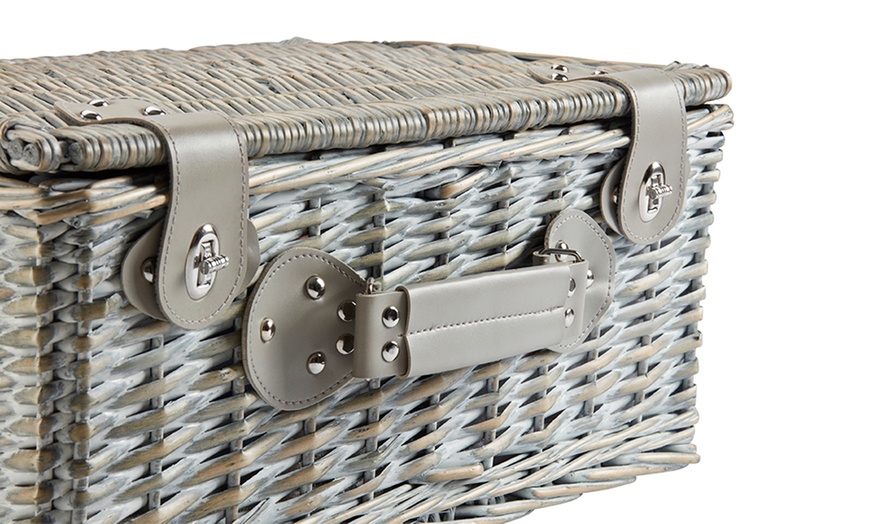 Image 13: Picnic Hamper