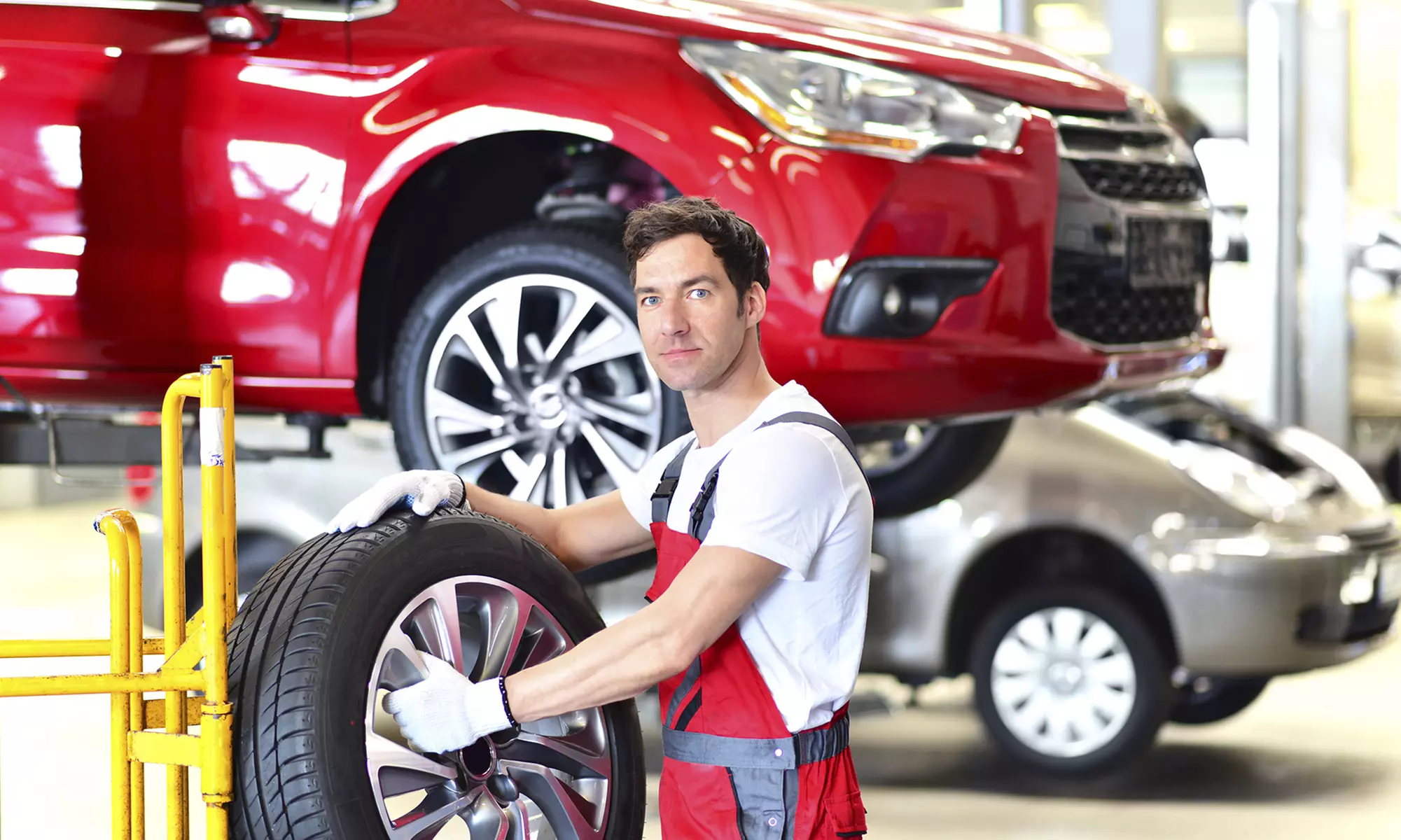 Radwechsel mit Fahrzeug-Check für 1 Pkw bei My Car Design KFZ Werkstatt (bis zu 34% sparen) - Primary Image