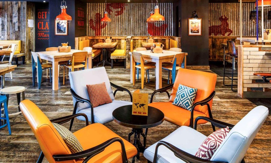 Image 7: Manchester: Standard Double Room with Breakfast