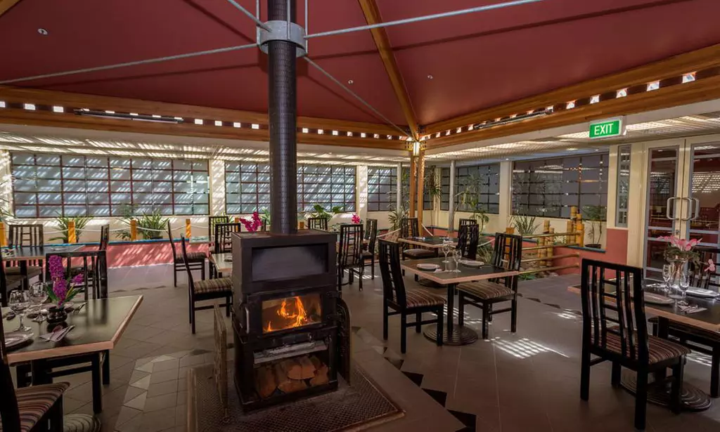 Katoomba: Up to 3-Night 4* Break with Wine and Late Check-Out