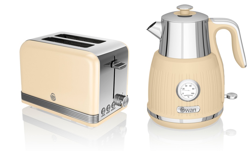 Image 12: Swan Kettle and Toaster Set