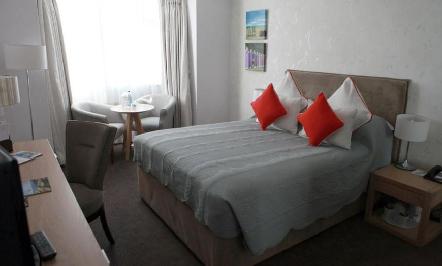 Image 8: Bournemouth: 4* Room Stay with Breakfast