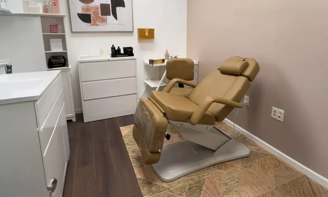 45 Minutes Immunity Boost IV, Inner Beauty IV, Or Snow Bright Therapy