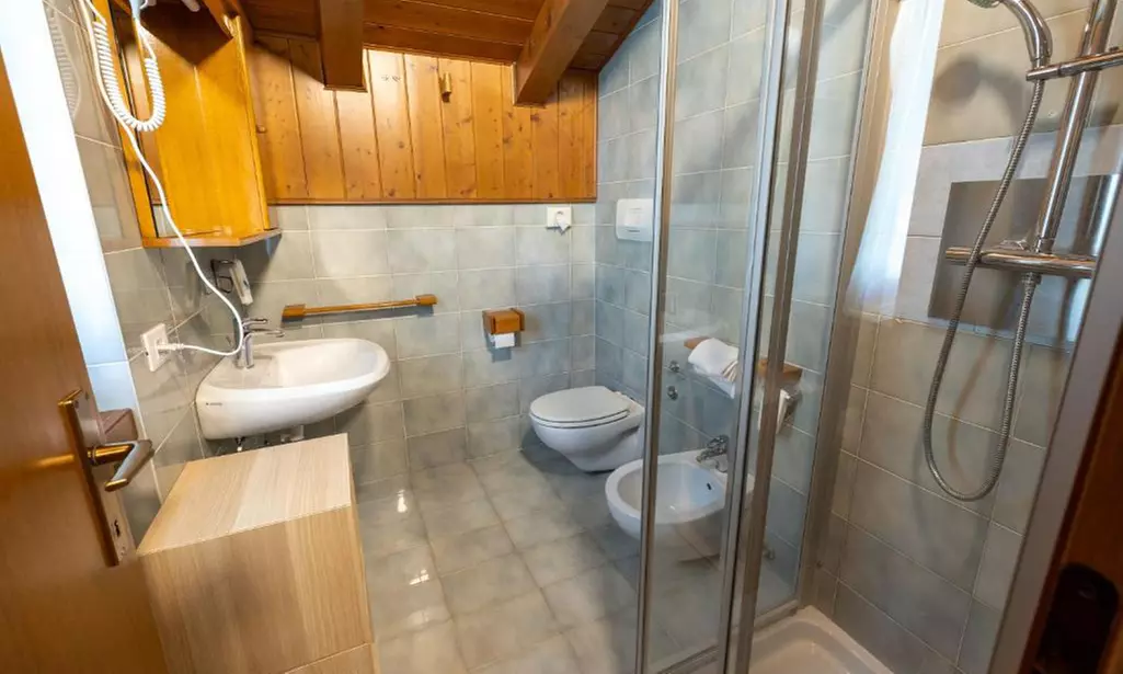 Trento: colazione o mezza pensione e area wellness fino a 4 persone