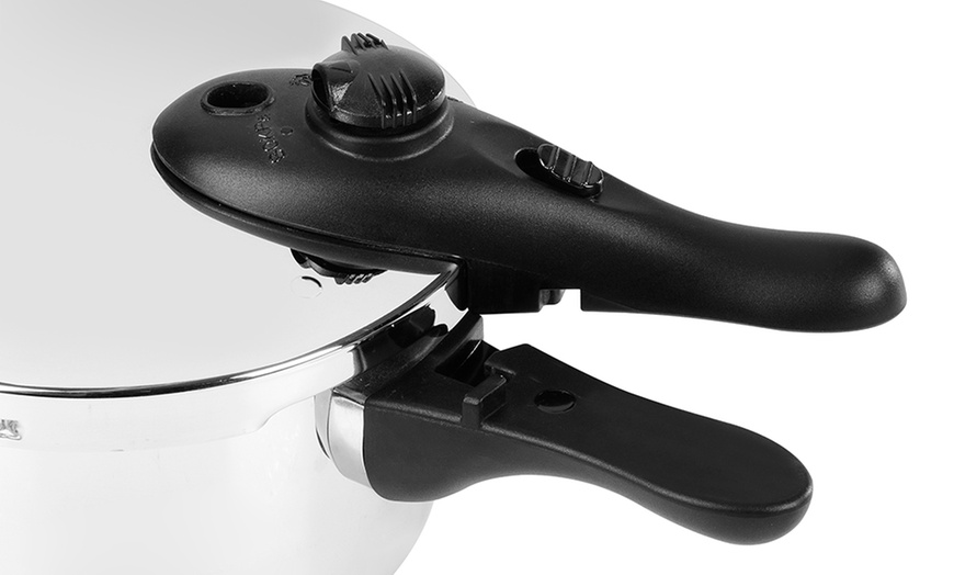 Image 6: Morphy Richards Pressure Cooker